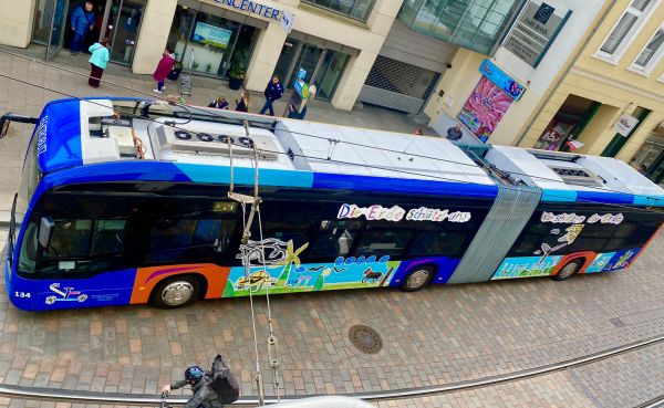Buswerbung Elektroblitz – Nahverkehr Schwerin