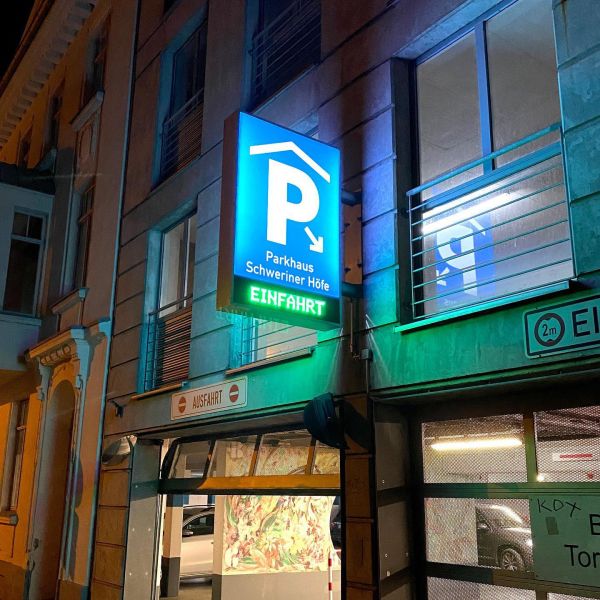 Einfahrtstransparent – Schwerin Höfe