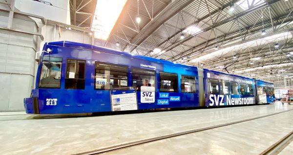 Straßenbahnwerbung – Schweriner Volkszeitung