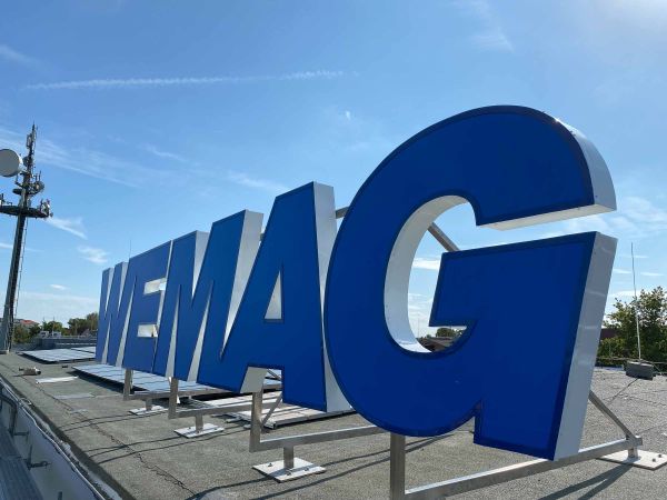 Profil4 Dachwerbung – WEMAG Leuchtschild